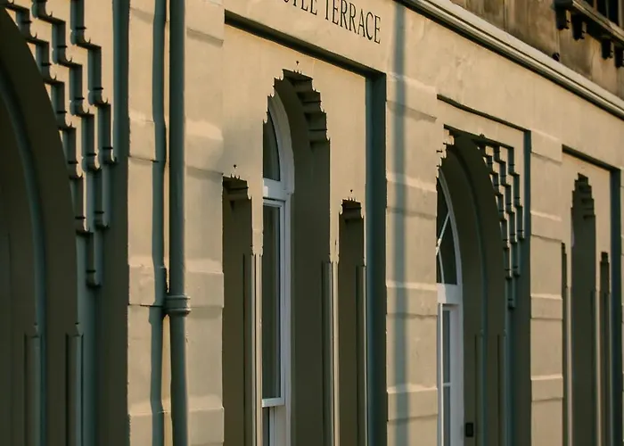 33 Castle Terrace